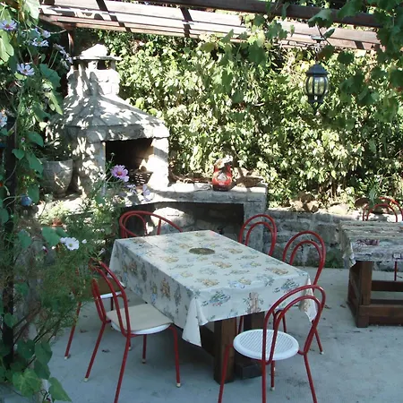 Mit Terrasse *